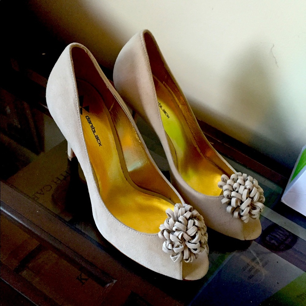 Daniblack size 8 velvet shoes